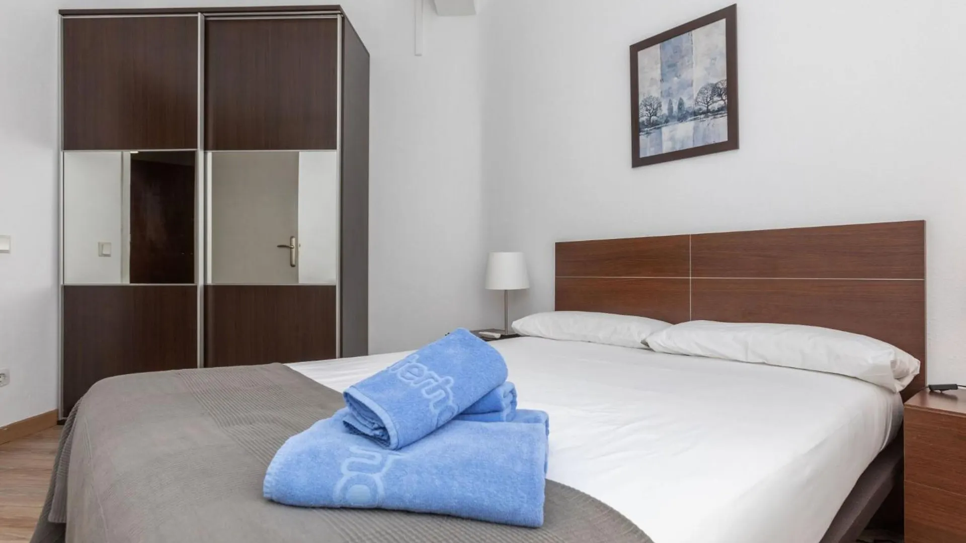 Apartment Eixample Esq Rocafort Diputacio By Interhome Barcelona