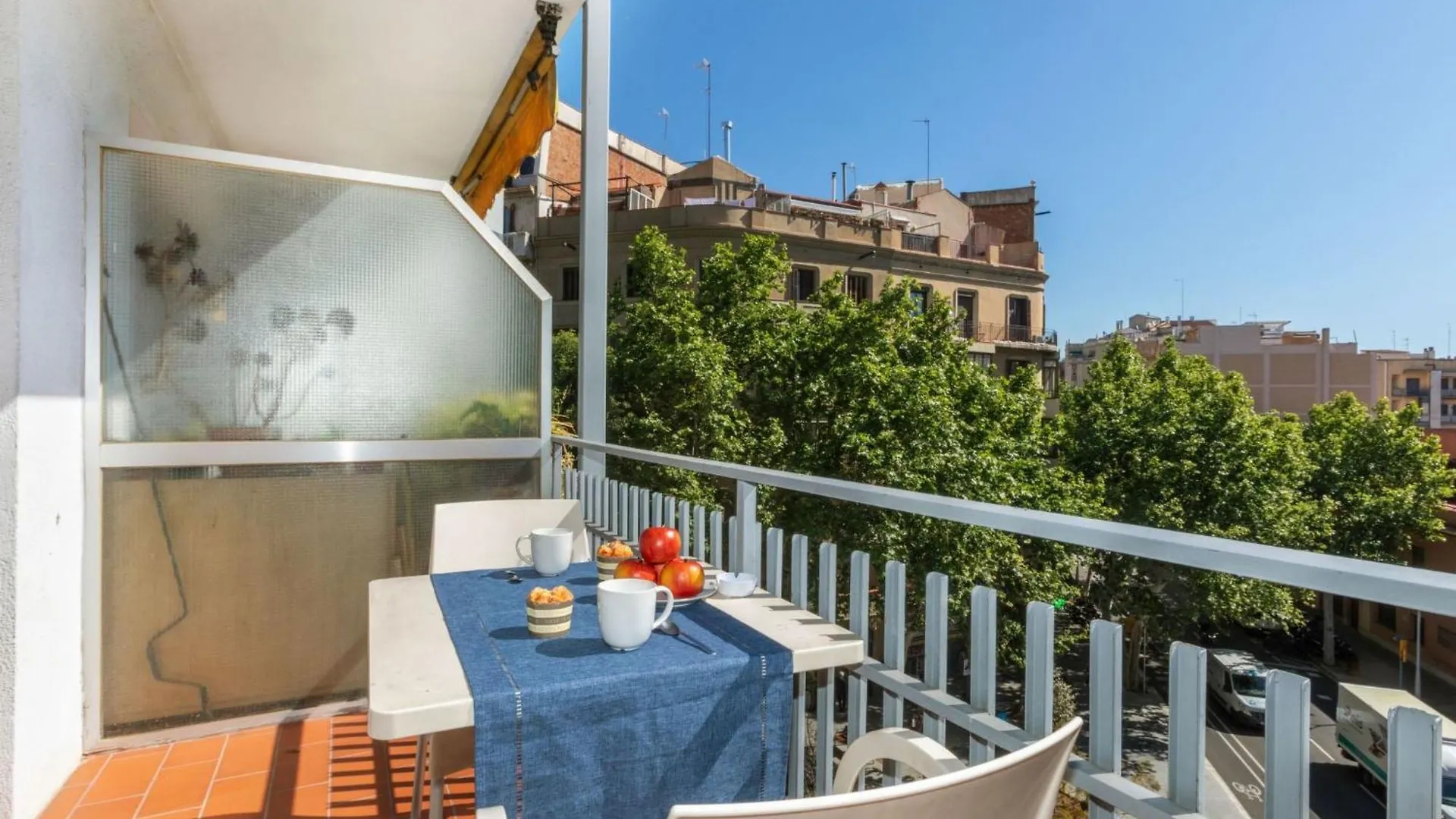 Apartment Eixample Esq Rocafort Diputacio By Interhome Barcelona