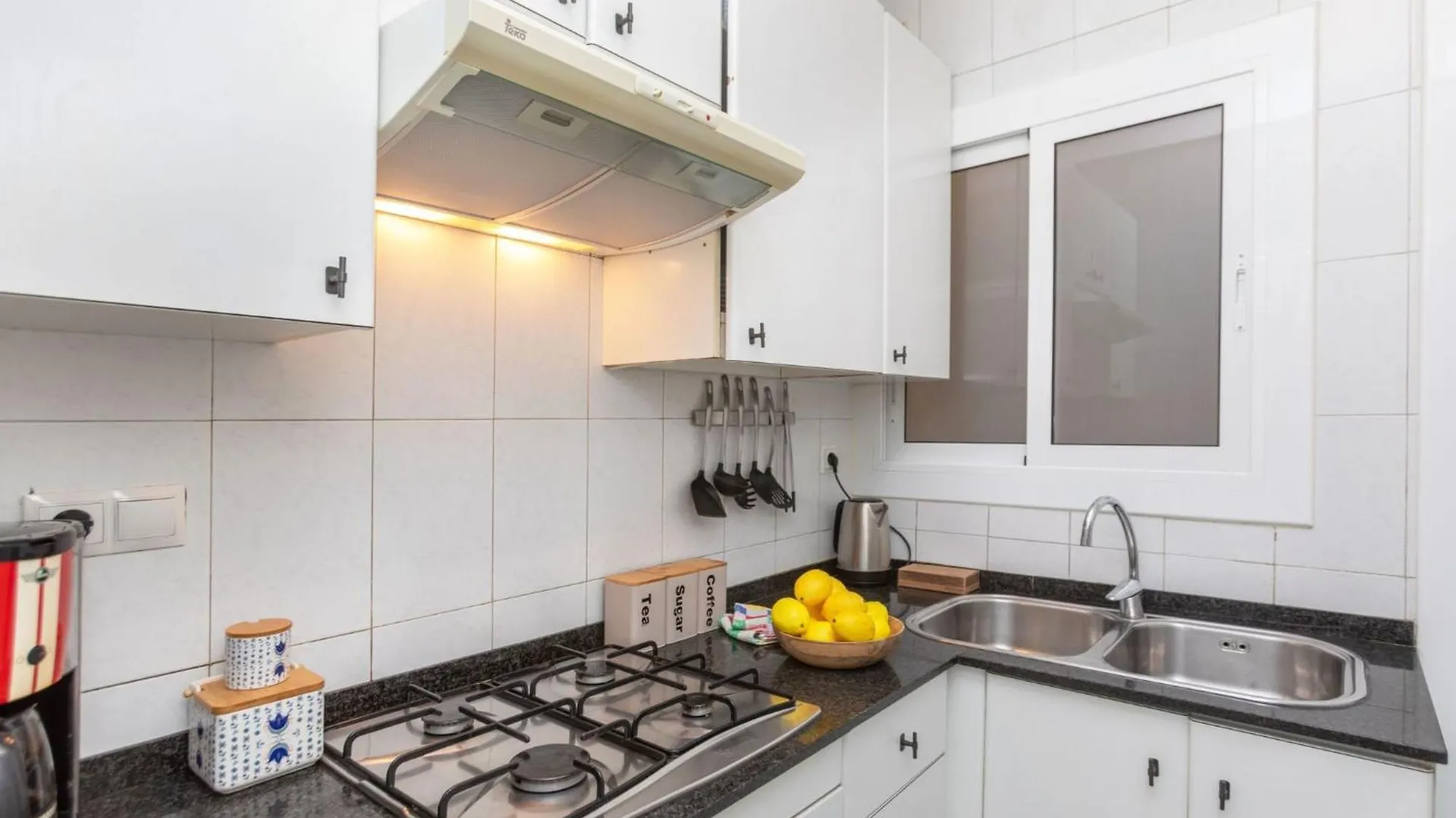 Apartment Eixample Esq Rocafort Diputacio By Interhome Barcelona