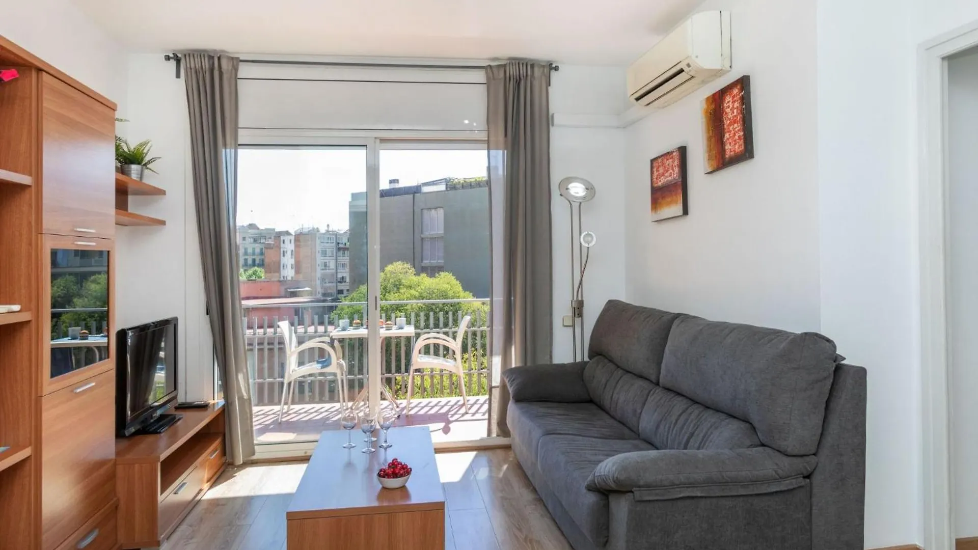 Apartment Eixample Esq Rocafort Diputacio By Interhome contacts