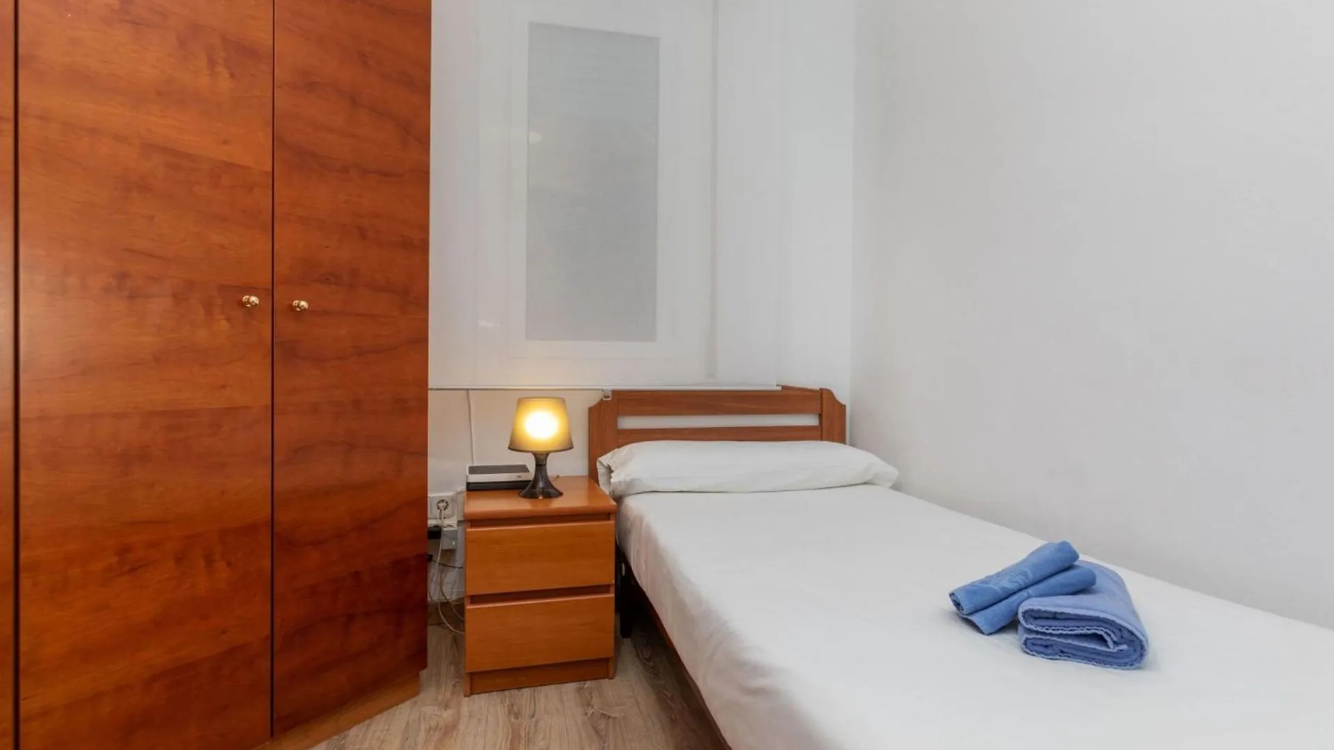 Apartment Eixample Esq Rocafort Diputacio By Interhome Barcelona