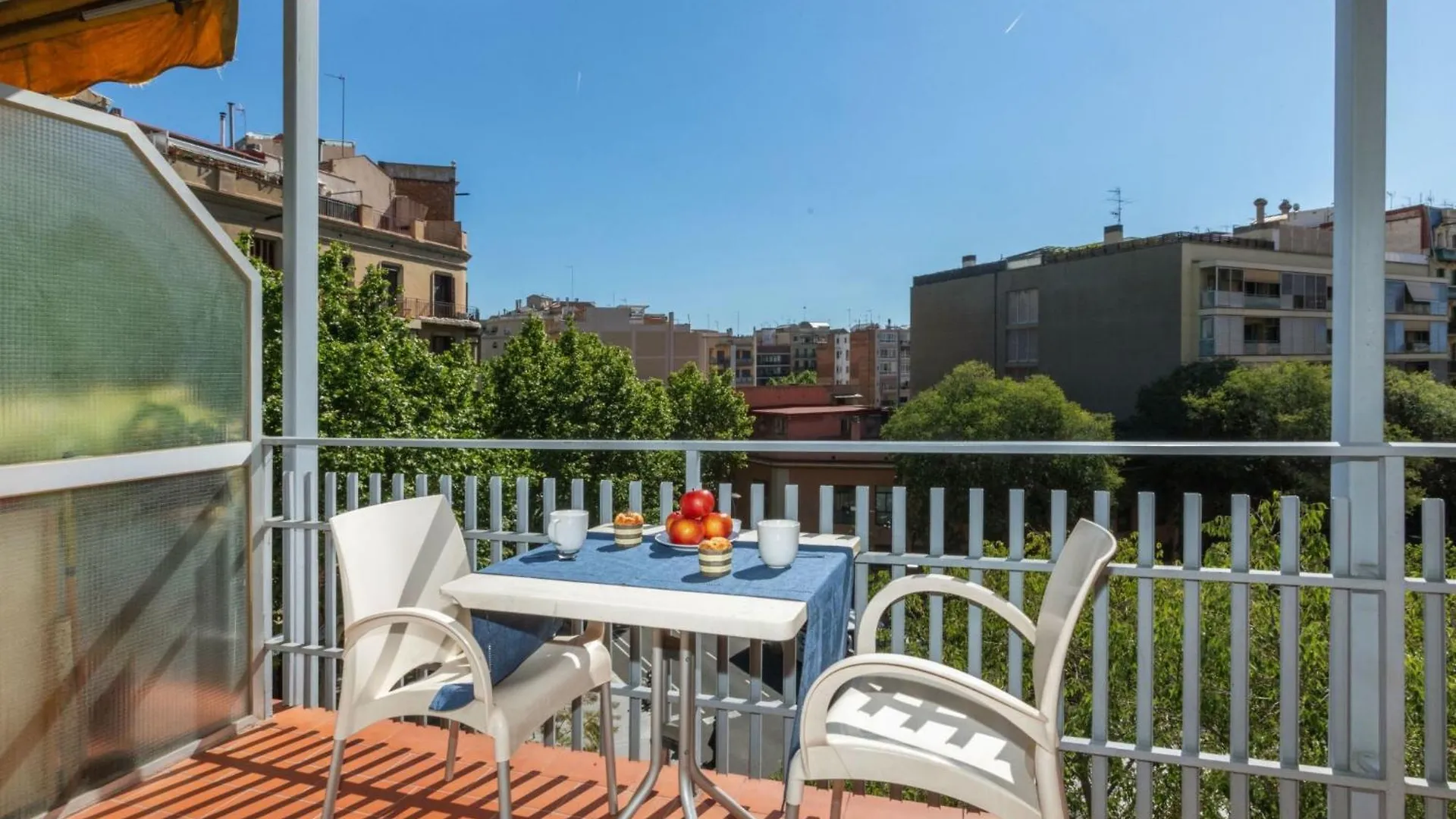 Apartment Eixample Esq Rocafort Diputacio By Interhome Barcelona